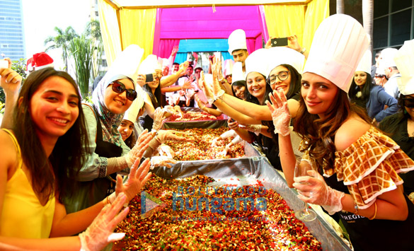 roshni chopra rouble nagi vahbiz mehta delna poonawala attend the cake mixing ritual at st regis 5