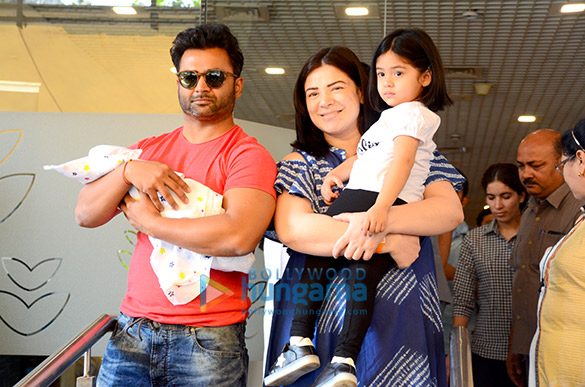 Sachiin Joshi snapped with his new born baby Sachiin Joshi snapped with his new born baby