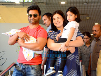 Sachiin Joshi snapped with his new born baby