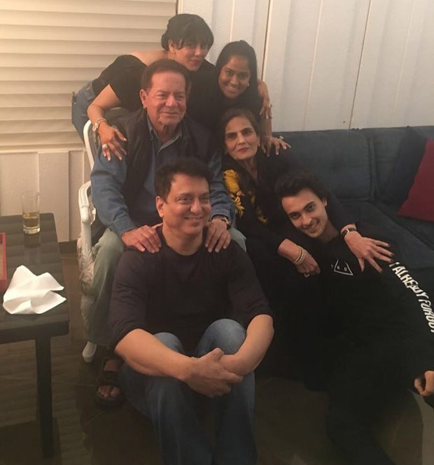 Sajid Nadiadwala and wife Warda celebrate their wedding anniversary with Salim Khan and family (2)