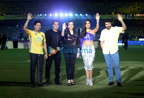 Salman Khan and Katrina Kaif perform at Opening of ISL Ceremony in Kochi Salman Khan and Katrina Kaif perform at Opening of ISL Ceremony in Kochi
