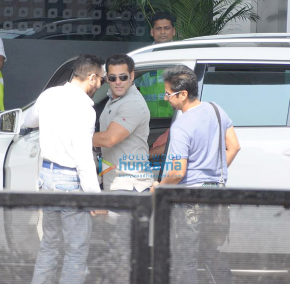 Salman Khan snapped leaving to attend IIFA 2017 in Goa
