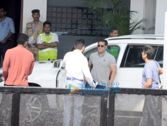 Salman Khan snapped leaving to attend IIFA 2017 in Goa