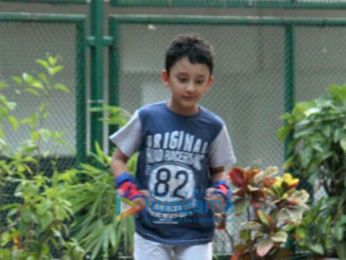 Sanjay Dutt's kids snapped roller skating
