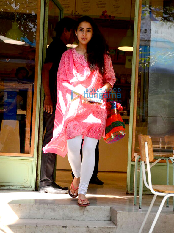 sara ali khan snapped in mumbai 1