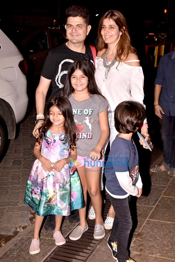 shah rukh khan abram and others at aaradhyas birthday bash 4