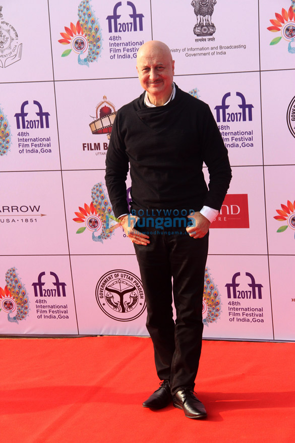 shah rukh khan shahid kapoor and other bollywood celebs at the opening ceremony of iffi 2017 in goa 2