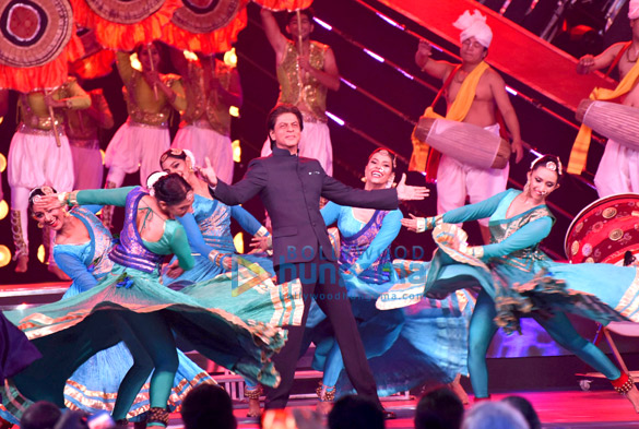 shah rukh khan shahid kapoor and other bollywood celebs at the opening ceremony of iffi 2017 in goa 8