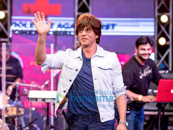 Shah Rukh Khan and Farhan Akhtar at Lalkar concert