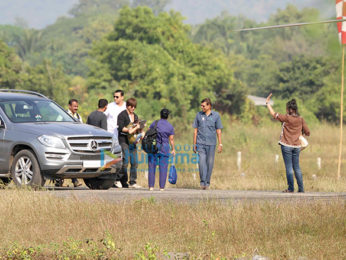 Shah Rukh Khan leaves for Mumbai from Alibaug wih son AbRam Khan