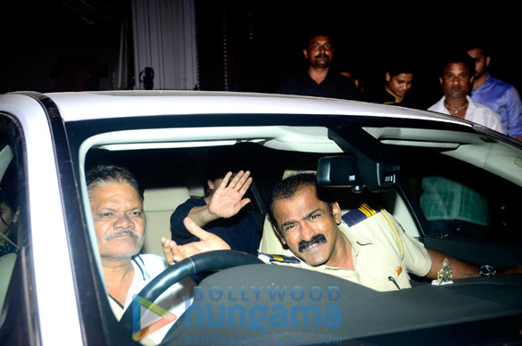 shah rukh khan snapped in juhu 3