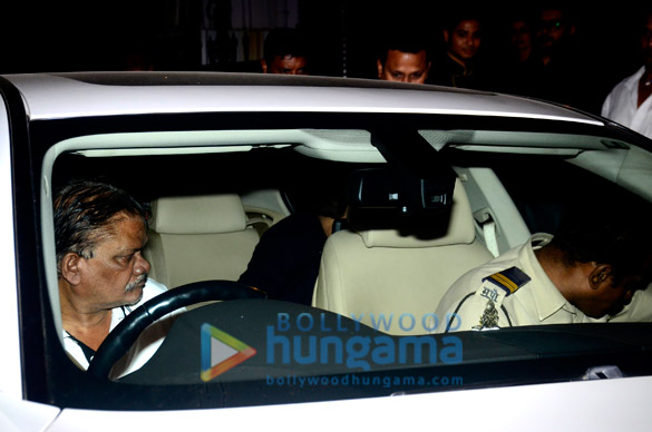 shah rukh khan snapped in juhu 5