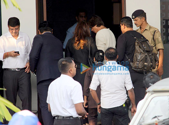 shah rukh khan snapped in the new look 3