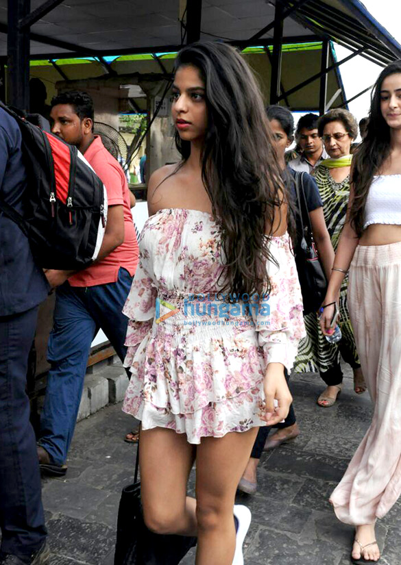 Shah Rukh Khan’s birthday party attendees return from Alibaug Shah Rukh Khan’s birthday party attendees return from Alibaug