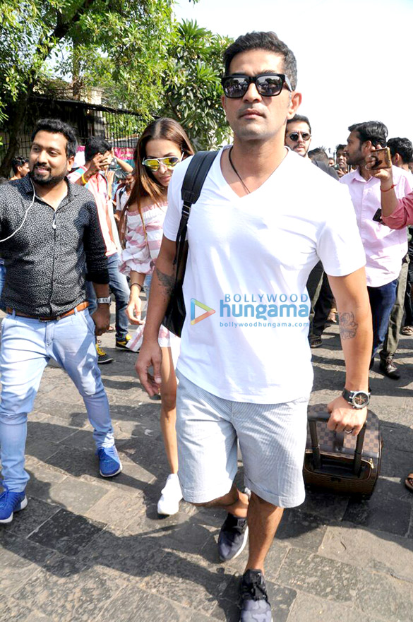 shah rukh khans birthday party attendees return from alibaug 2