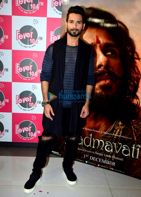 shahid kapoor promotes padmavati on fever 104 fm 3