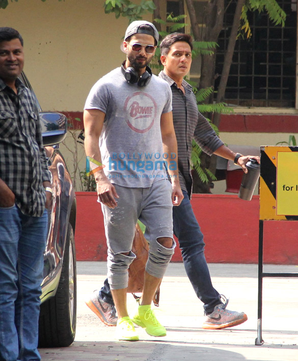 shahid kapoor snapped at the gym 2