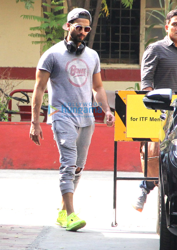 shahid kapoor snapped at the gym 4