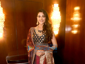 Shamita Shetty and Sayami Kher walk for Roopa Vohra