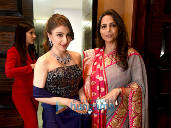 Shamita Shetty and Sayami Kher walk for Roopa Vohra
