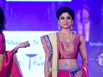 Shamita Shetty and Sayami Kher walk for Roopa Vohra