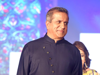 Shamita Shetty and Sayami Kher walk for Roopa Vohra