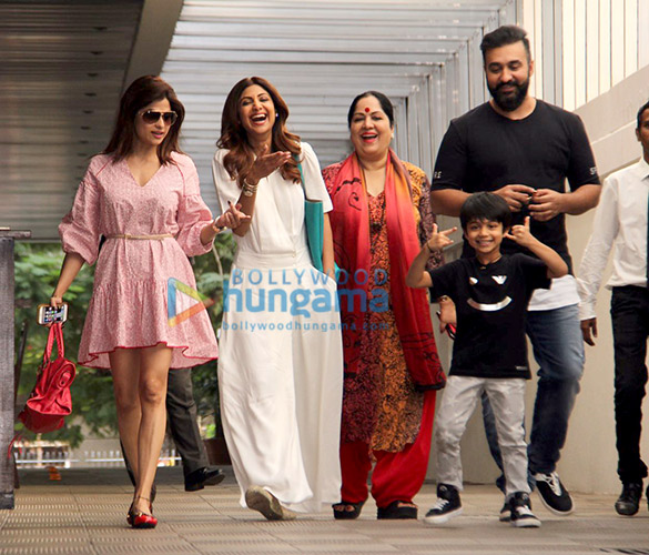 Shilpa Shetty and family snapped in Bandra Shilpa Shetty and family snapped in Bandra