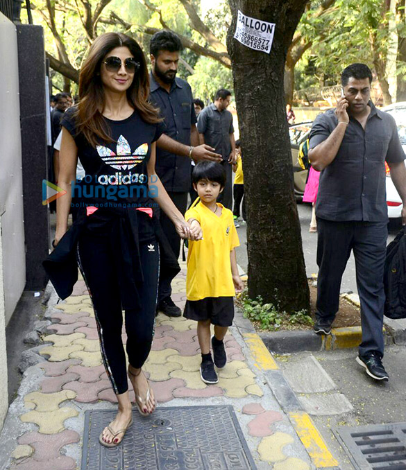 shilpa shetty snapped with her son viaan in juhu 4