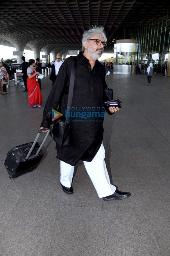 shraddha kapoor and sridevi snapped at the airport 9
