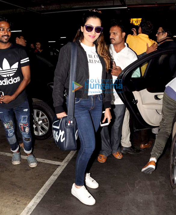 sonam kapoor anand ahuja and govinda snapped at the airport 4