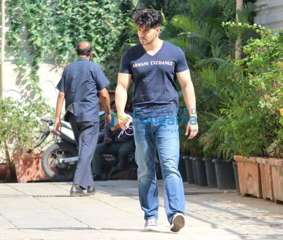 sooraj pancholi and shahid kapoor spotted at the gym 1
