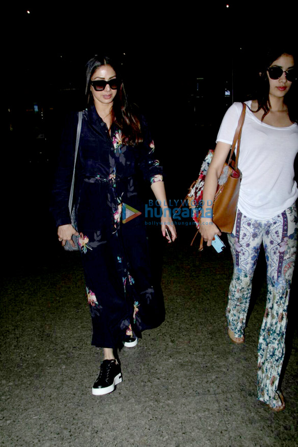 sridevi and family snapped returning from goa 3