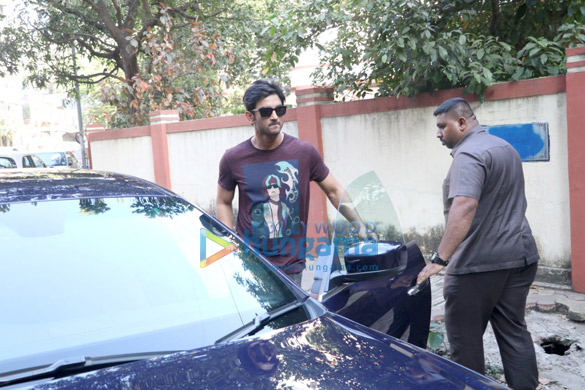 sushant singh rajput spotted at coco club in bandra 4