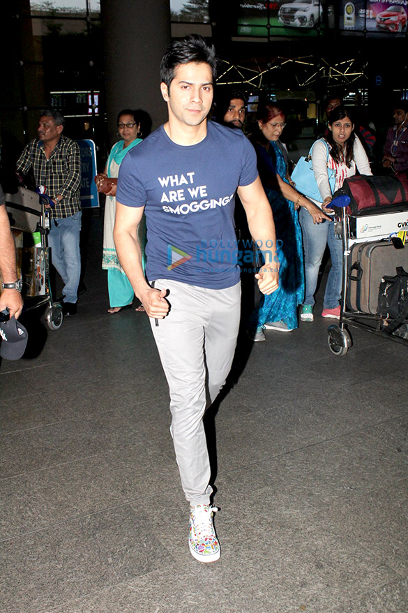 varun dhawan snapped at the airport 2 2