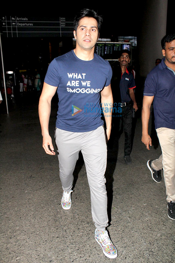 varun dhawan snapped at the airport 4 2