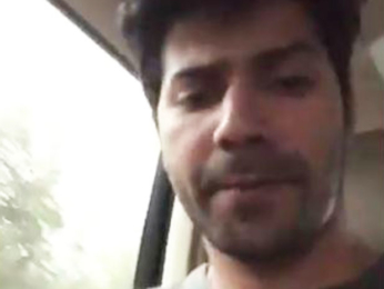 Watch: Varun Dhawan takes initiative, stands up against rising smog in Delhi Watch: Varun Dhawan takes initiative, stands up against rising smog in Delhi