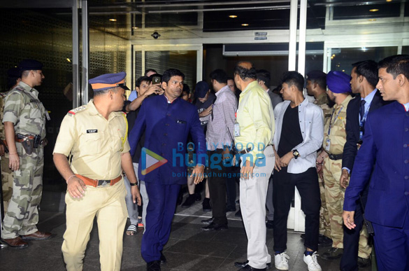 vidya balan vaani kapoor and others snapped at the airport7 1