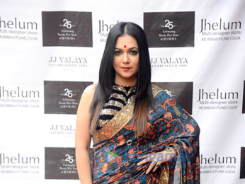 Aarti Chhabria and Tanishaa Mukerji snapped at the Jhelum store