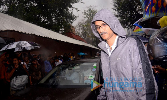 abhishek bachchan salim khan ranbir kapoor and others attend the funeral of the late shashi kapoor 9