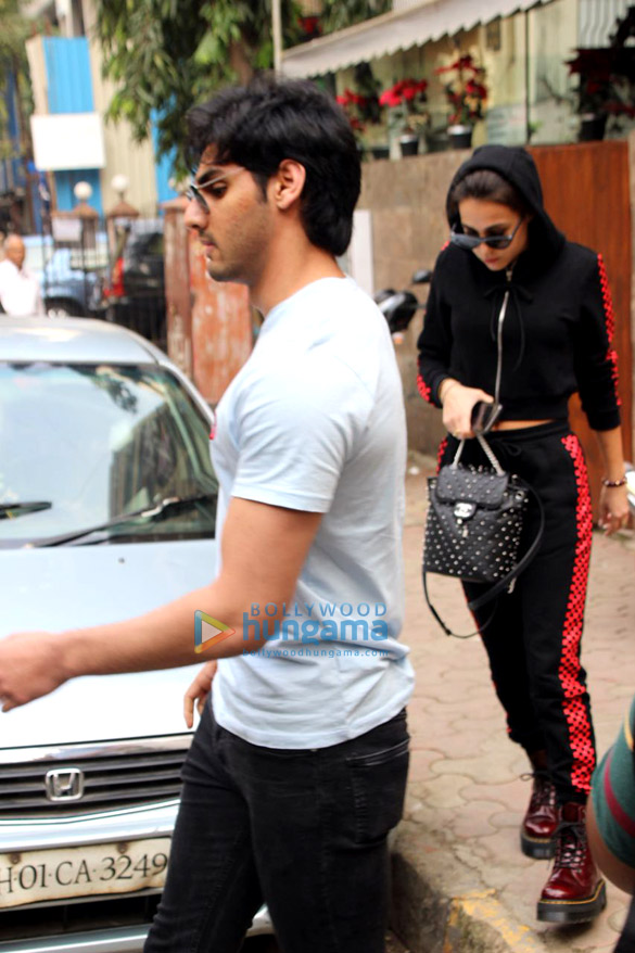 ahaan shetty spotted with tania shroff at bandra 5