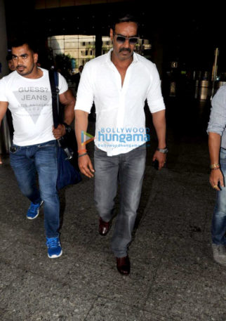 Ajay Devgn, Arbaaz Khan and others snapped at the airport