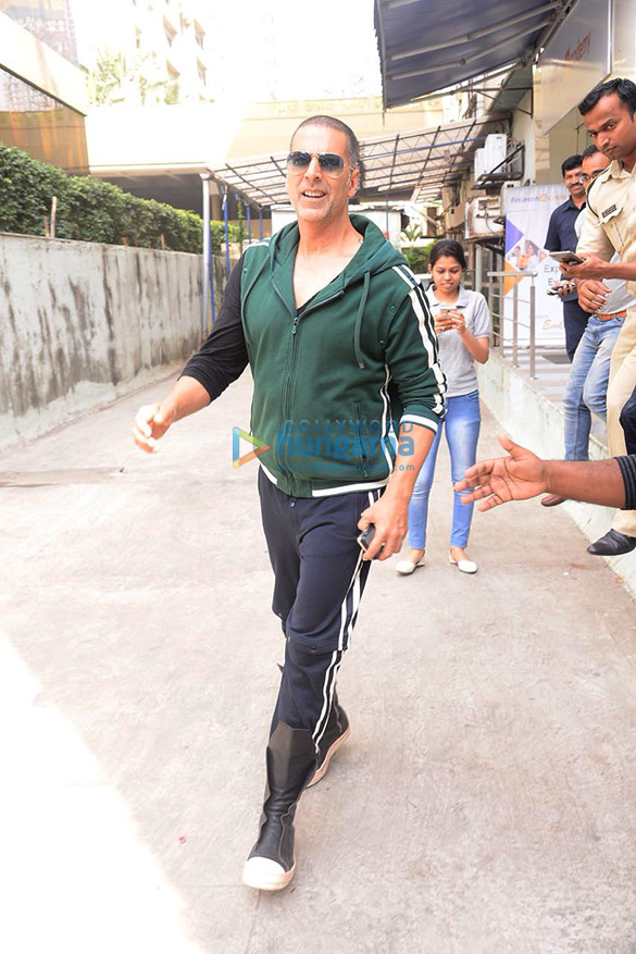 akshay kumar promotes pad man in south mumbai 5