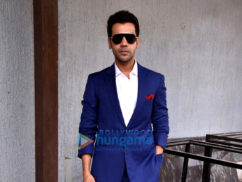 Akshay Kumar, Varun Dhawan, Ayushmann Khurranna and Rajkummar Rao snapped on sets of Rajeev Masand's show