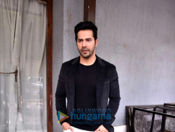 Akshay Kumar, Varun Dhawan, Ayushmann Khurranna and Rajkummar Rao snapped on sets of Rajeev Masand's show