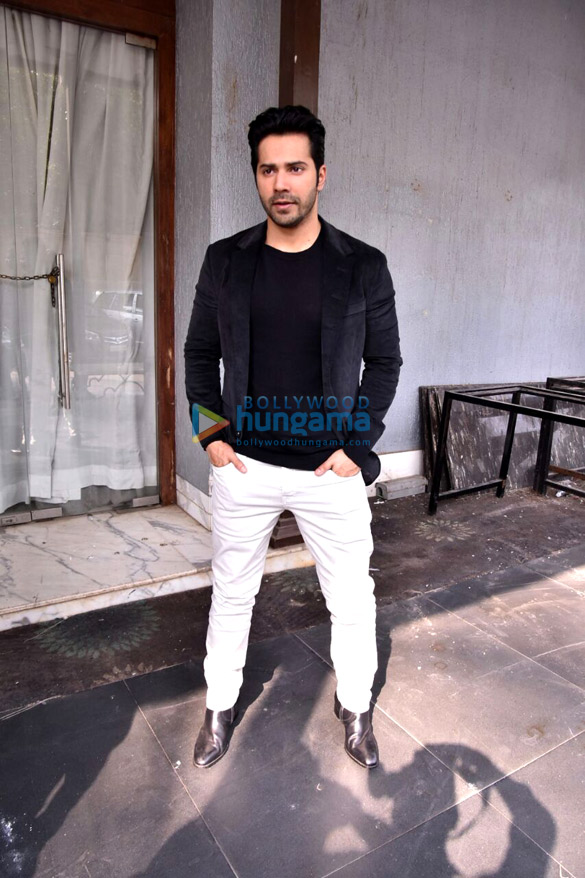 akshay varun ayushmann and rajkummar snapped on sets of rajeev masands show 4