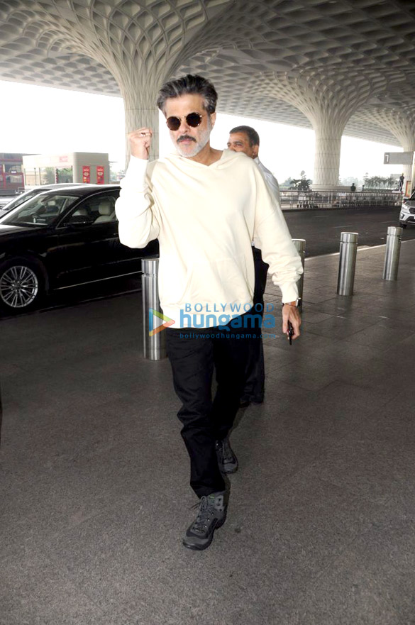 Anil Kapoor, Gurmeet Choudhary and others snapped at the airport Anil Kapoor, Gurmeet Choudhary and others snapped at the airport