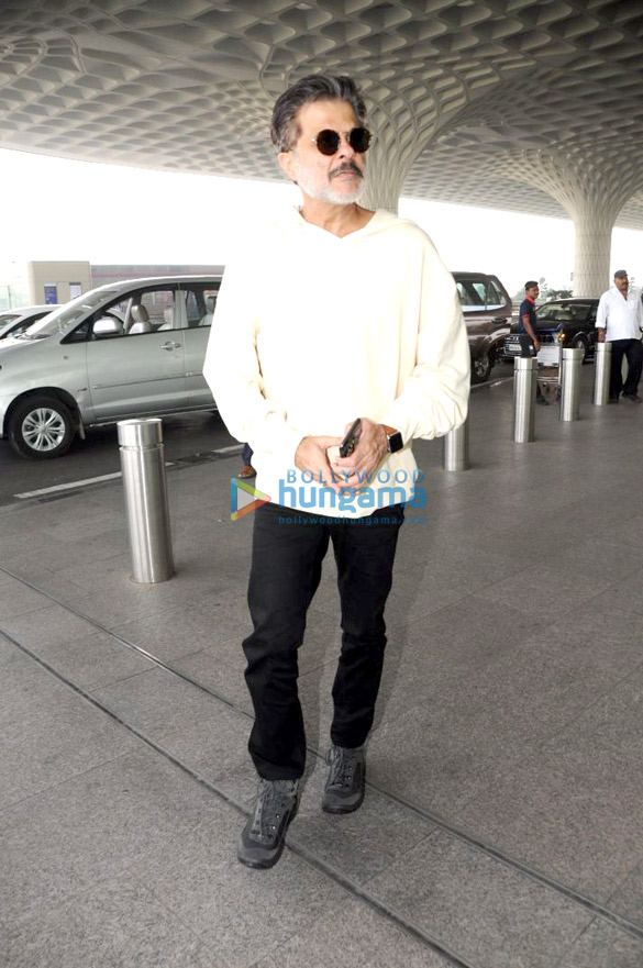 anil kapoor gurmeet chaudhary and others snapped at the airport 5