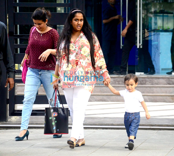 arpita khan snapped with baby ahil at bkc 6