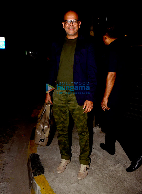 bipasha basu and karan singh grover snapped in bandra 6