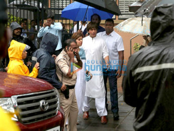 Celebs gather to pay respects to the late Shashi Kapoor